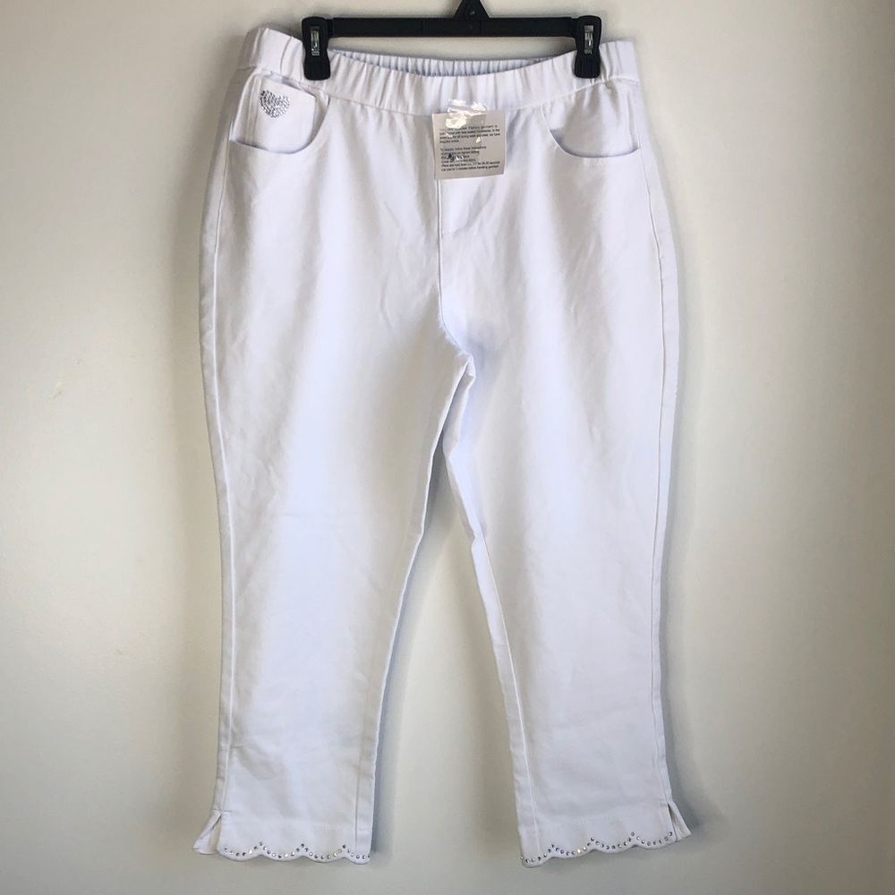 Quacker Factory White Hem Capri Pants